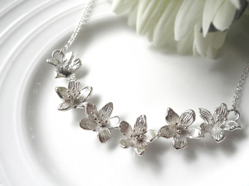 五月雪．油桐花 (925純銀項鍊、銀飾) - 飾品圖片第1張